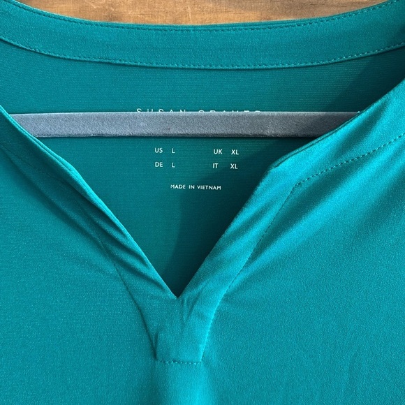 NWOT Susan Graver Liquid Knit short sleeve split neck top Green L - Picture 2 of 6